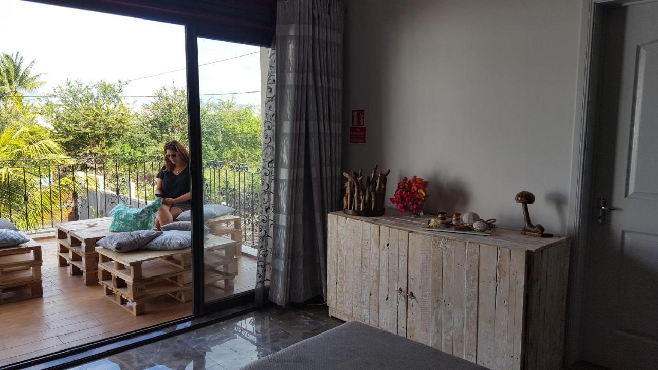 Aux Plaisirs De La Vie Chambre Chez L Habitant Flic en Flac Екстер'єр фото